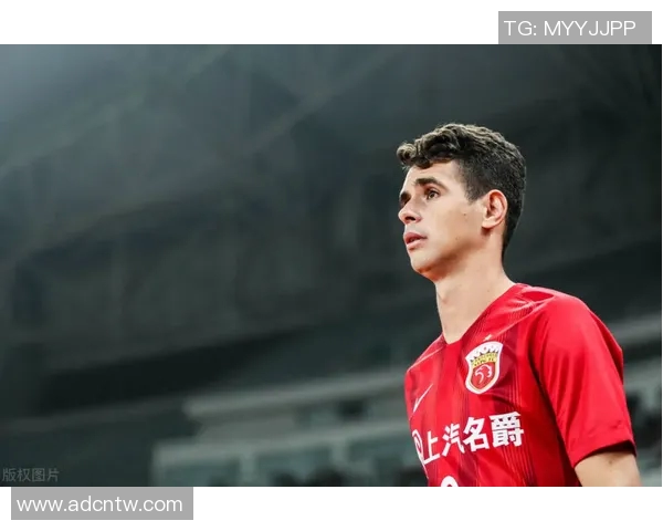 唐梓对足球明星的热爱与追随是否让她成为了球迷中的一员