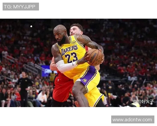 当红明星与篮球巨星亲密接触揭示背后的友谊与合作故事